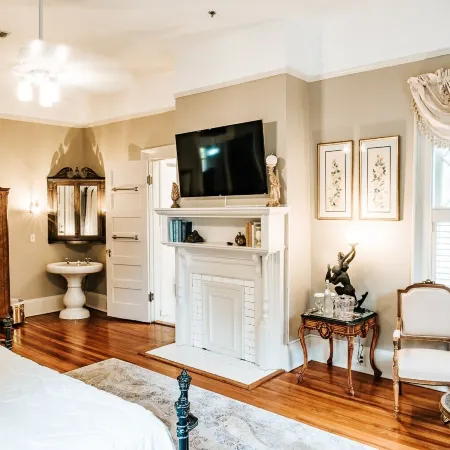 Heritage House Bed & Breakfast - Boutique Adults-Only Inn