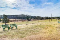 Fire Pits, Creek View: Historic Virginia Farmhouse - 3-Sterne