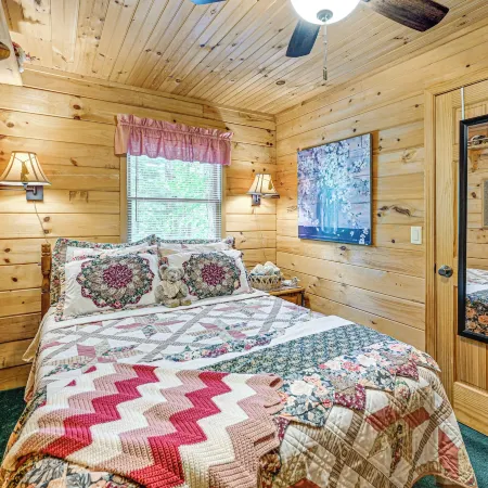 11 Mi to Dtwn: Franklin Cabin w/ Porch!