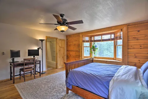 The Pinecone Palace w/ Hiking Trail Access! - Homestays