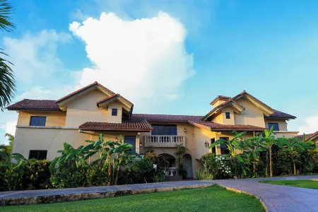 El Regalo Resort Отели рядом с достопримечательностью «Isla Palenque»