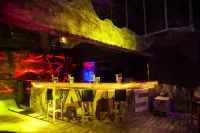 Caves Beach Resort Adults Only - bar