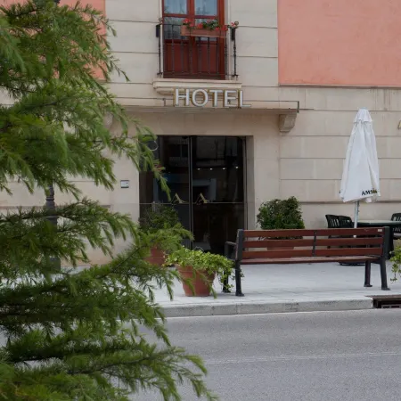 Hotel Azofra Отели рядом с достопримечательностью «Монастырь Сан Хуан»