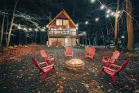Cozy Poconos Getaway with Firepit, Beach & Lake Access. Minutes to the Beach