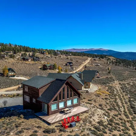 Breathtaking Views: Twin Lakes Retreat w/ Deck