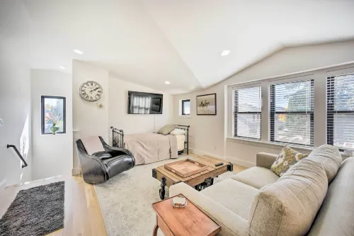 Castle Rock Cottage - Walk to Town! - 4 stjerner