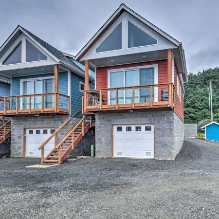Yachats Gem w/ Private Beach Access, Views