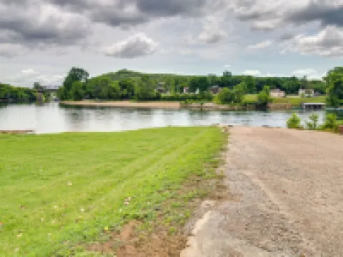 Norfork Studio Escape Walk to White River! Hotels in Baxter County