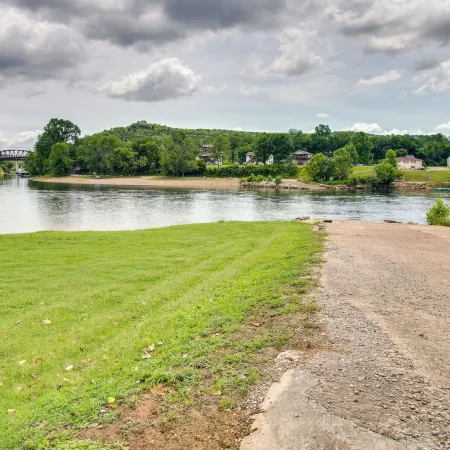 Norfork Studio Escape Walk to White River!