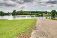 Norfork Studio Escape Walk to White River!