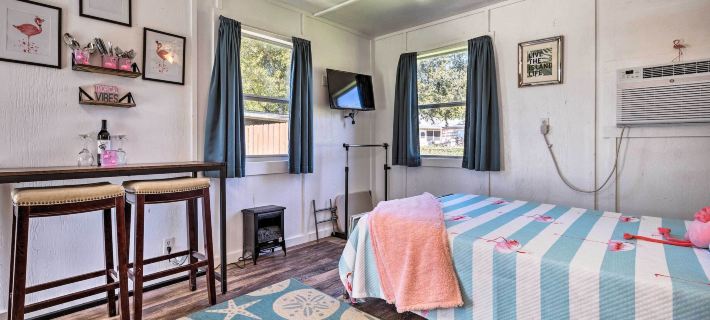 Flirty Flamingo Studio 1 Mi to Canyon Lake Hotels in Comal County