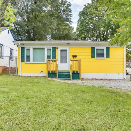 Cozy Greensboro Vacation Rental w/ Deck & Fire Pit