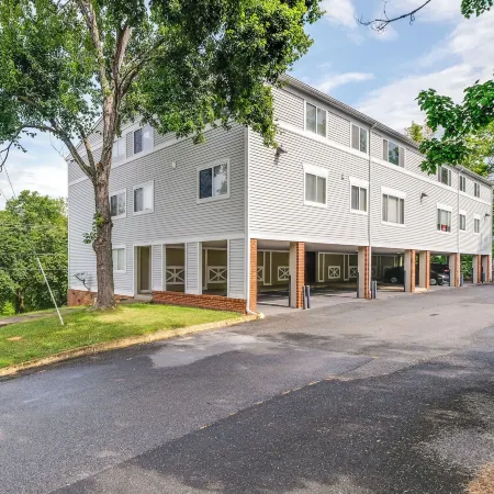 Walk to W&l: Lexington Condo Near Shops & Dining