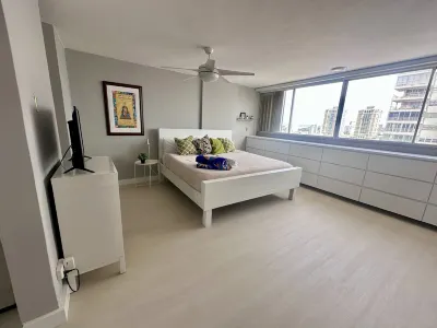 Beach front, best location, ocean and city views + parking!