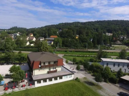Hotel Hudelist Отели в г. Moosburg in Karnten
