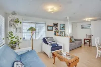 Quaint Avalon Cottage < Half-mi to Beaches! - 3-Star