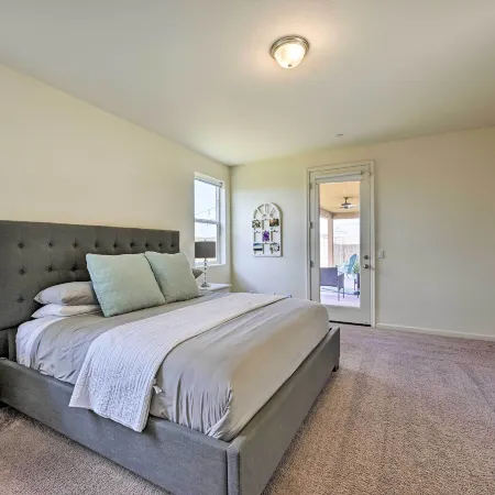 Visalia Home w/ Yard: 4 Mi to Downtown!