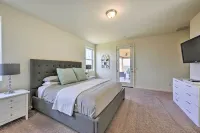 Visalia Home w/ Yard: 4 Mi to Downtown!