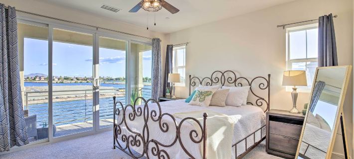 Lakefront Indio Villa Private Pool and on-Site Golf Hotels in Indio