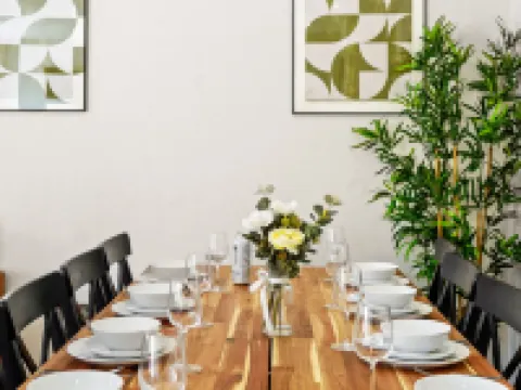 Cove Road Houses by Redwood Stays Hotels in Farnborough