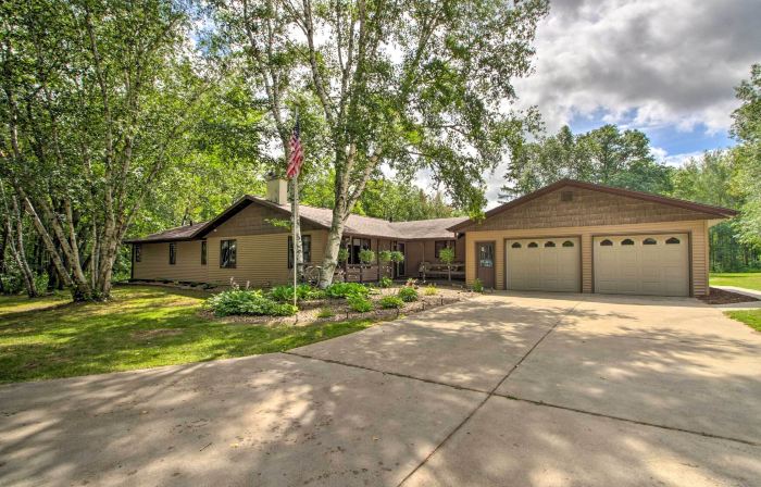 Spacious Verndale Home w/ Backyard Fire Pit!