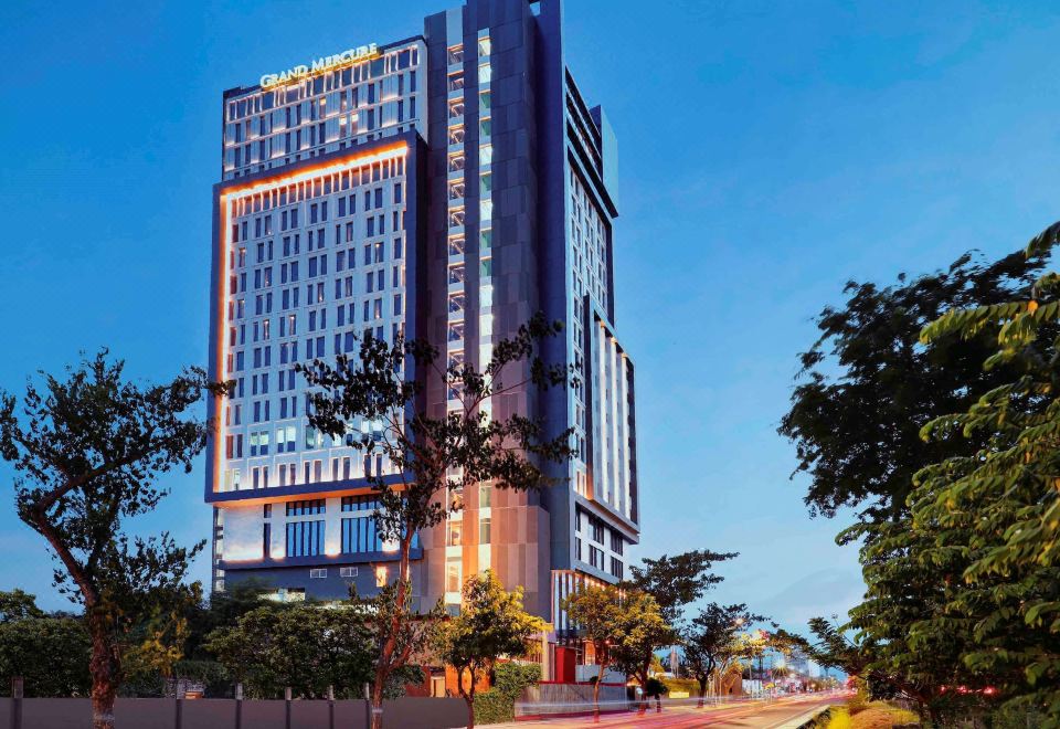 1. 모벤픽 수라바야..