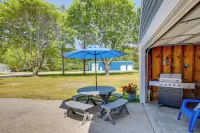 5 Mi to Point Beach State Forest: Home w/ Fire Pit - Homestays