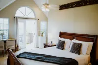 Shangri-La Bed & Breakfast Hotels near Spotts Beach
