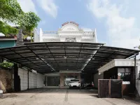 RedDoorz at Jatiwaringin Near Exit Toll Pondok Gede Hotels in Pondok Gede