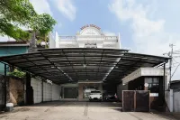 RedDoorz at Jatiwaringin Near Exit Toll Pondok Gede