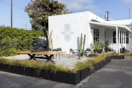 Aliza Hotel Отели рядом с достопримечательностью «Аббот Кинни Бульвар»