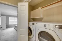 Modern Woodlands Townhome w/ Spacious Yard & Patio - 3 étoiles