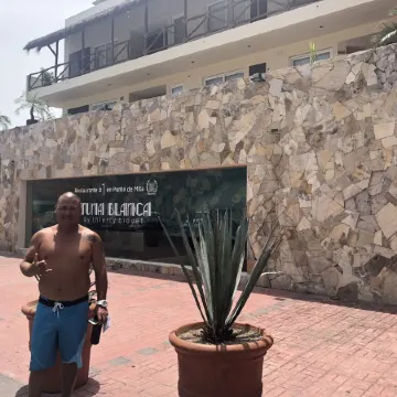 Perfect surfer getaway and family friendly beachfront condo