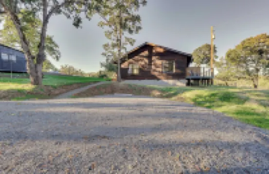 On-Site Winery and Tasting Room Oregon Bungalow!