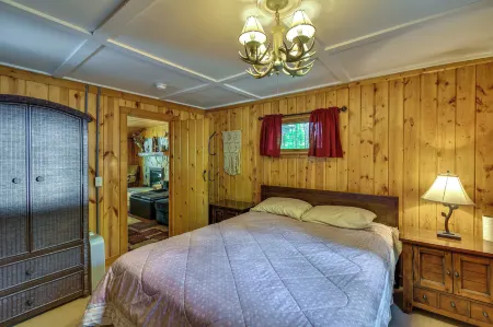 Cabin 600 to Manistee Lake Private Shared Access