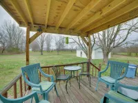 Peaceful Hazel Cottage w/ Deck & Yard! Hotels in Calloway County