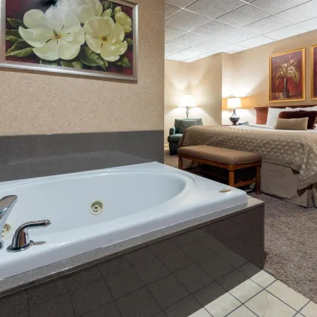 Ramada by Wyndham Topeka Downtown Hotel & Convention Center