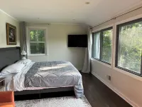 2Br, 1 BA, and Kitchenette in Lakeside Home in Greenwich. Hotels in Greenwich