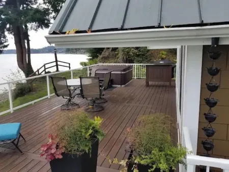 Five Peaks Cottage Beach HotTub Kayaks Treehouse