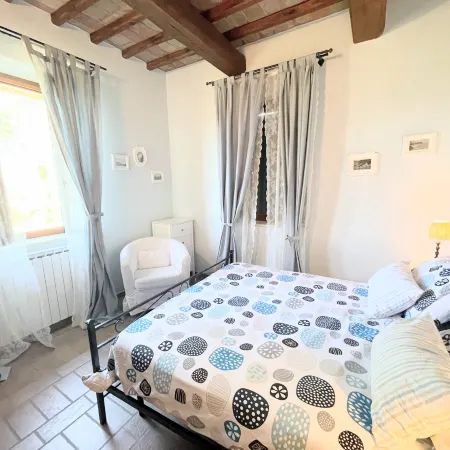 Detached Villa - Sleeps 10 - Pool - Pergola - Playground for Children - Wifi