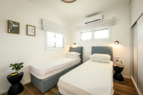 Ramat Hasharon Chic Peaceful Stay - 2 星級
