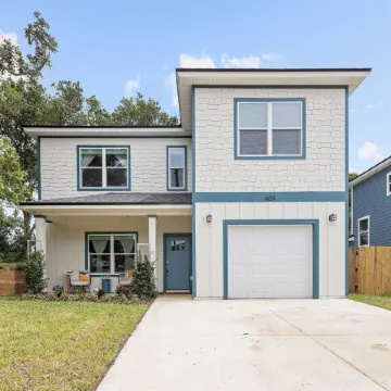 Beach Retreat w Putting Green Hot Tub 2 Free Bikes Golden Hour by AvantStay