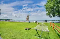 Bright Shawano Lake Oasis - Walk to Boat Launch! - 3-Sterne