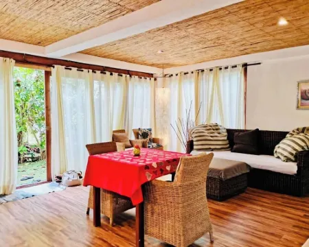 Charming Studio with Kitchen and Air Con – 4 Min Walk to Beach Hotels in Caticlan