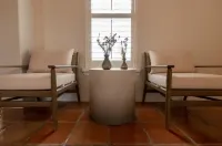Peaceful Suite in Desert Inn-Santa Clara King Room