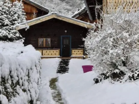 Petit chalet bois esprit montagne 2à 3 personnes