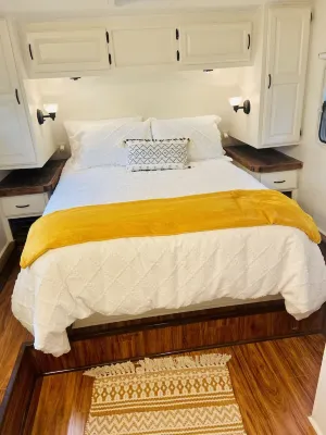Cozy Boho Camping in 1Bedroom RV-5 min from Renfest!