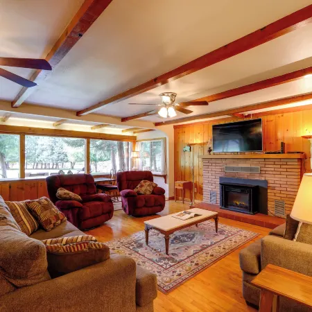 Cozy Cabin on 1 Acre in Premier Pine Neighborhood