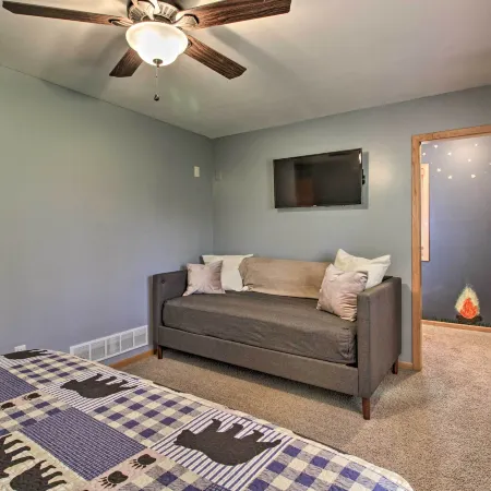 Cabin w/ Fire Pit & Movie Room, 1 Mi to Lake