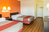 Motel 6 Bakersfield, CA - East